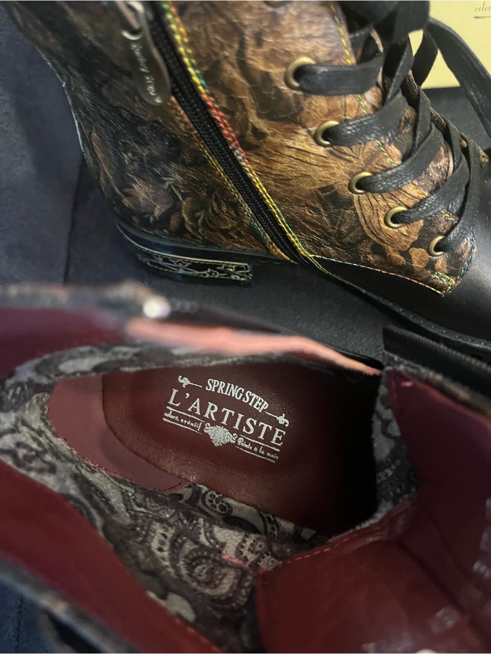 L'atiste Black & Brown Floral Accent Lace-Up Ankle Boots - Picture 4 of 10